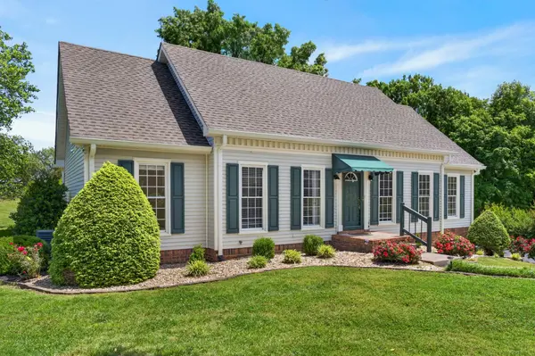 867 Countrywood Dr, Adams, TN 37010