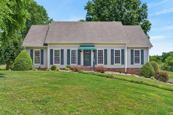 867 Countrywood Dr, Adams, TN 37010