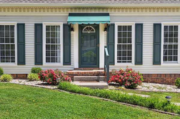 867 Countrywood Dr, Adams, TN 37010