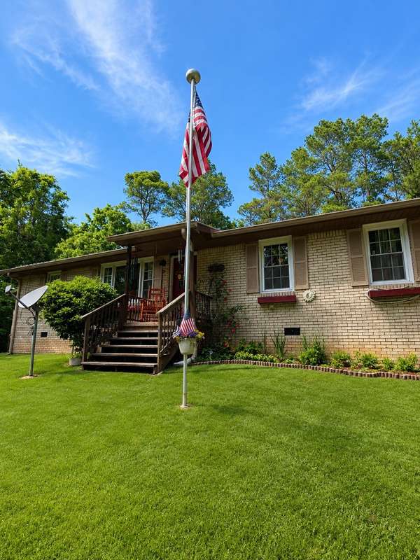 961 Midway Dr, Erin, TN 37061