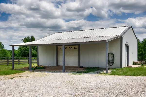 33 Pack Ln, Ardmore, TN 38449
