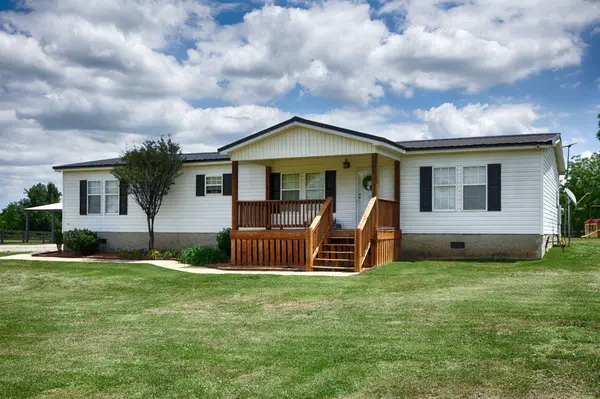 33 Pack Ln, Ardmore, TN 38449