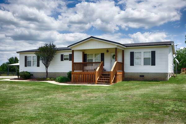 33 Pack Ln, Ardmore, TN 38449