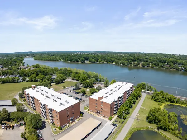200 Sanders Ferry Rd #2406, Hendersonville, TN 37075