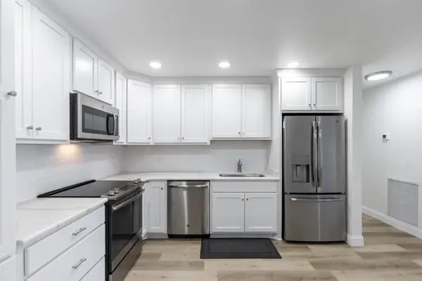 200 Sanders Ferry Rd #2406, Hendersonville, TN 37075