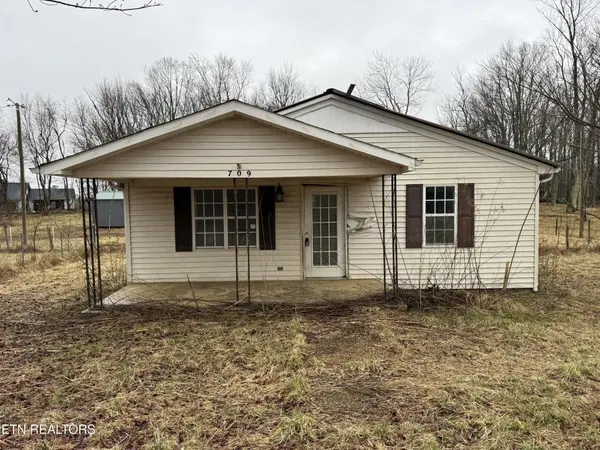 709 Hanging Limb Hwy, Crawford, TN 38554