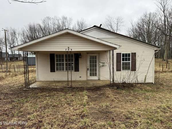 709 Hanging Limb Hwy, Crawford, TN 38554
