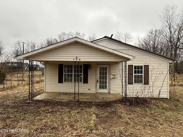 709 Hanging Limb Hwy, Crawford, TN 38554