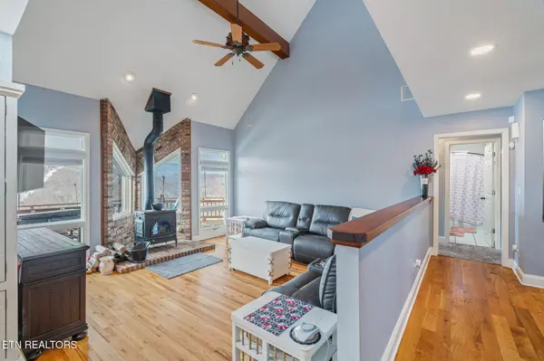 1368 N Shorewood Lane, Caryville, TN 37714