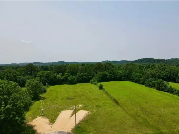 1039 River Front Dr, Clifton, TN 38425