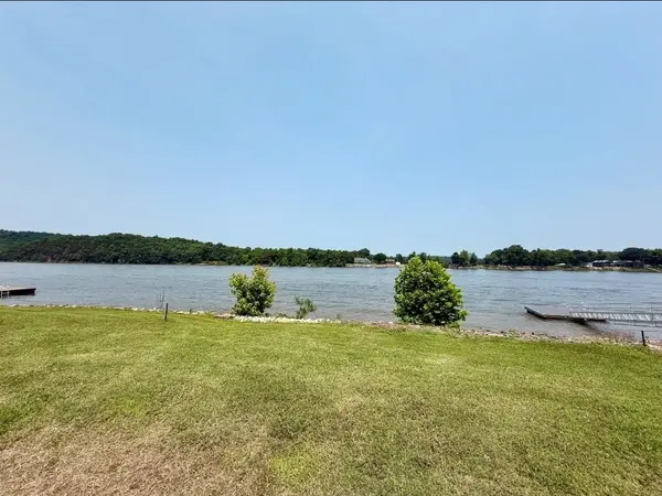 1039 River Front Dr, Clifton, TN 38425
