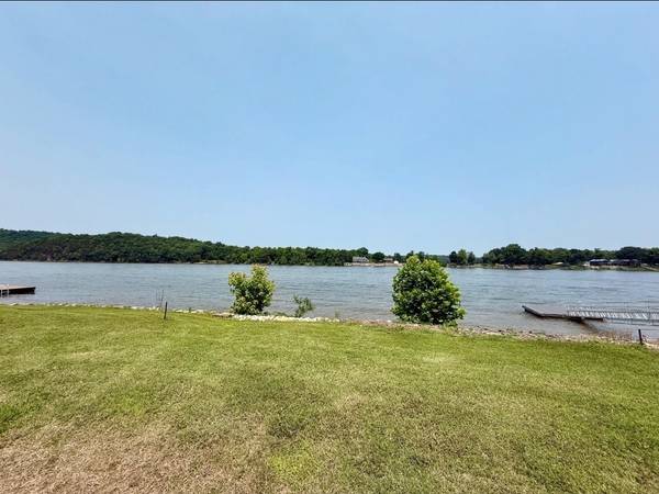 1039 River Front Dr, Clifton, TN 38425