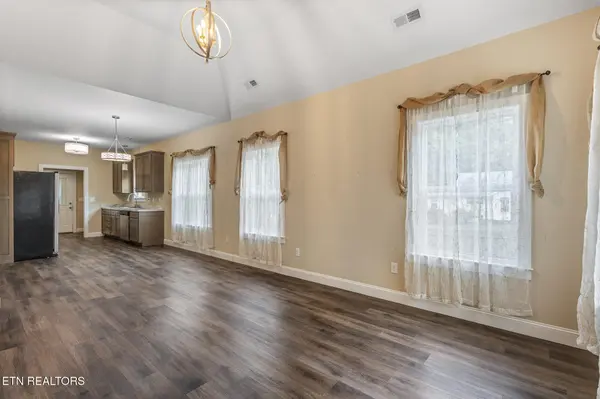 13 Douglas Street, Athens, TN 37303
