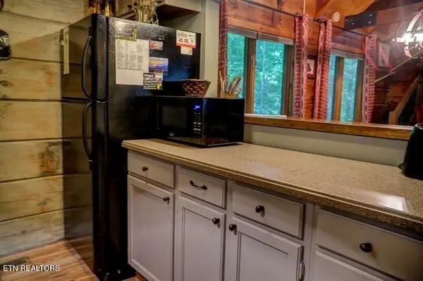 833 Stans Rd, Gatlinburg, TN 37738