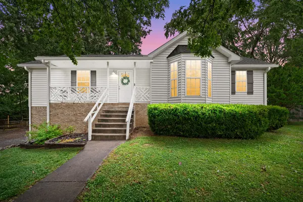 2939 Charlie Sleigh Rd,  Woodlawn,  TN 37191