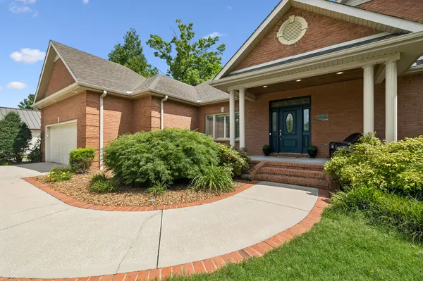 353 Waters Edge Dr, Estill Springs, TN 37330