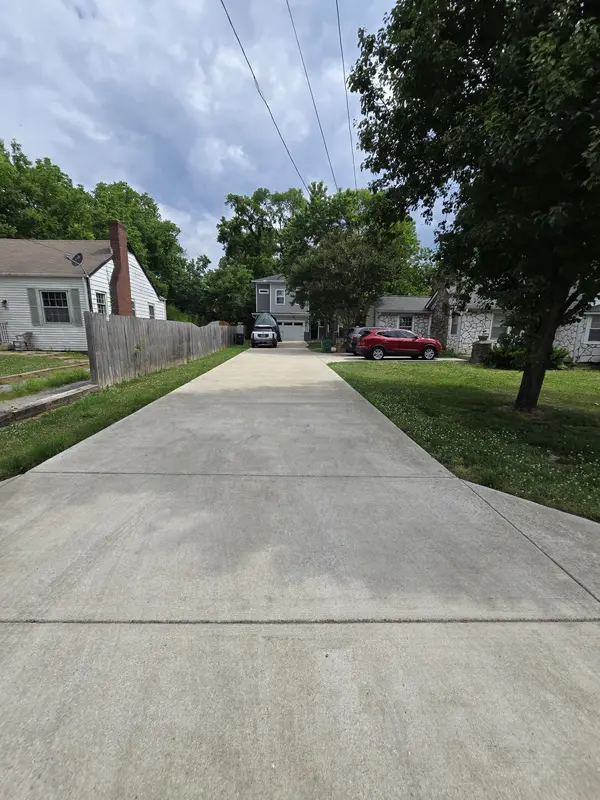 911 Carolyn Ave, Nashville, TN 37216