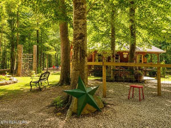 737 Edd Linder Rd, Jamestown, TN 38556