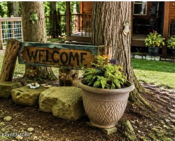 737 Edd Linder Rd, Jamestown, TN 38556