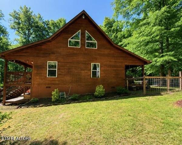 737 Edd Linder Rd, Jamestown, TN 38556