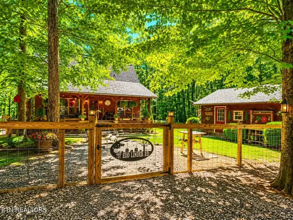 737 Edd Linder Rd, Jamestown, TN 38556