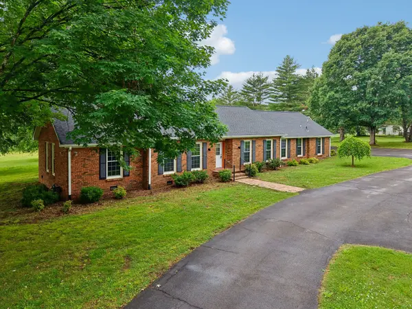 1701 Logan Dr, Columbia, TN 38401