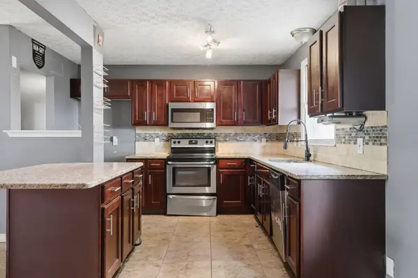2615 Edge O Lake Dr, Nashville, TN 37217