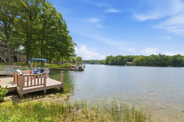 6 Lakeshore Ct #101, Crossville, TN 38558