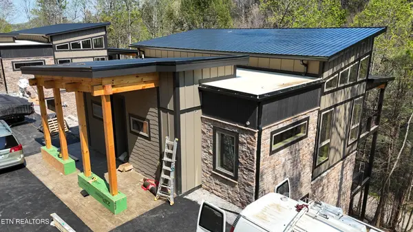 522 Ogle Drive,  Pigeon Forge,  TN 37863