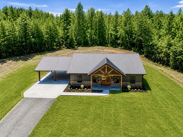 4811 Lick Creek Rd, Linden, TN 37096