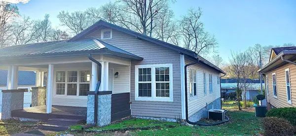 1322 Pennsylvania Avenue, Etowah, TN 37331