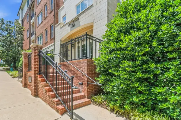 4120 Ridgefield Dr #402, Nashville, TN 37205
