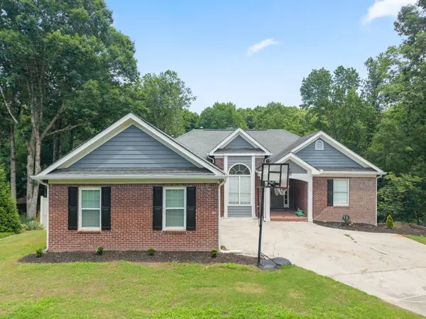 6471 Ivy Springs Dr, Flowery Branch, GA 30542