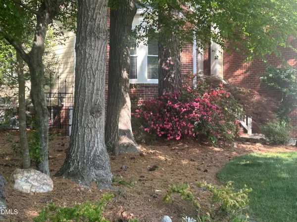 205 Fairwinds Dr, Cary, NC 27518