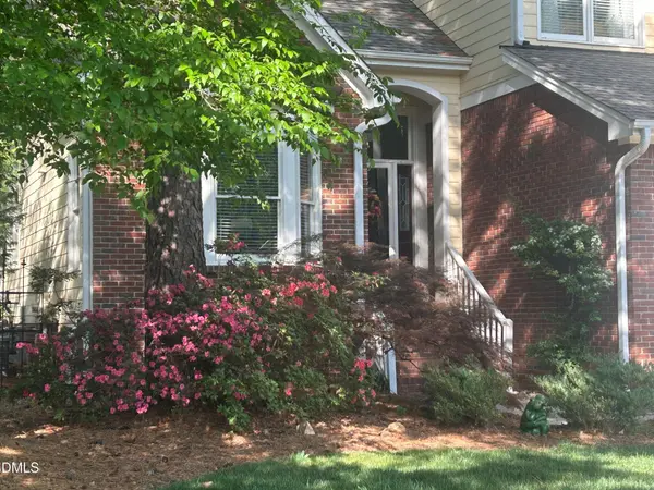 205 Fairwinds Dr, Cary, NC 27518