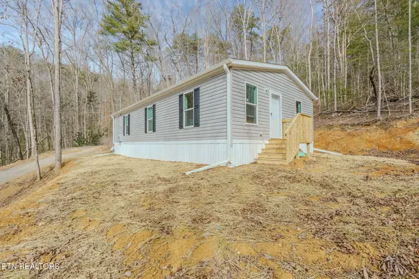 775 E Tanbark Tr, Cosby, TN 37722