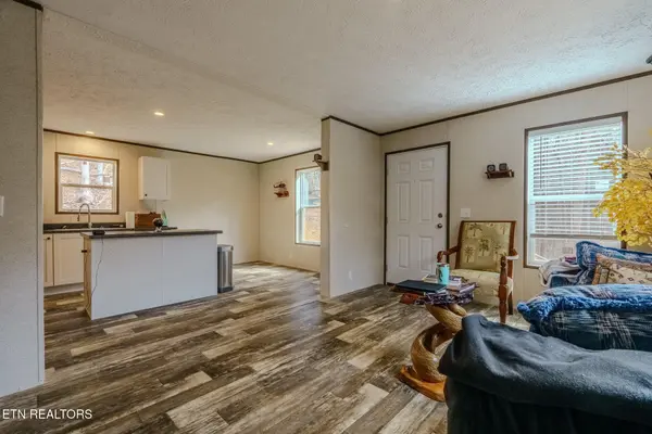 775 E Tanbark Tr, Cosby, TN 37722