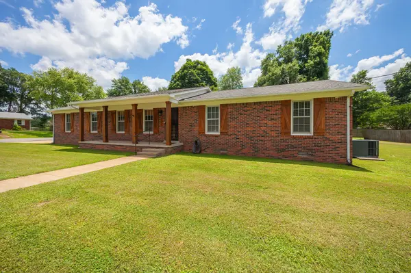 102 Fox Ridge Rd, Jackson, TN 38305
