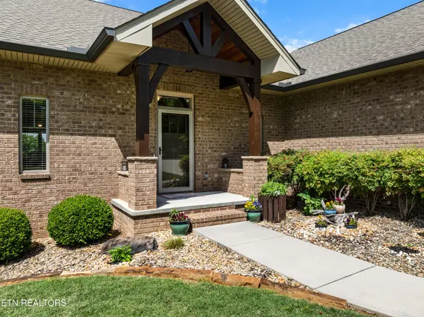 853 Collie Cove Court, Friendsville, TN 37737