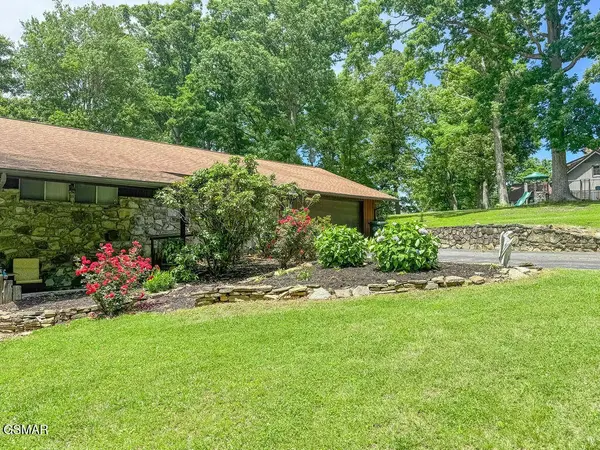 225 Hemlock Court, Sevierville, TN 37862