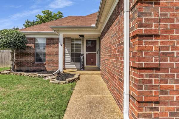 6954 LAGRANGE CIR, Cordova, TN 38018