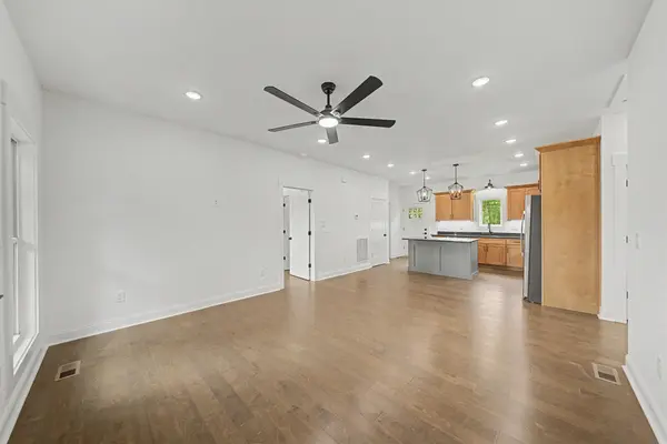 222 TANYARD CIR, Adamsville, TN 38310