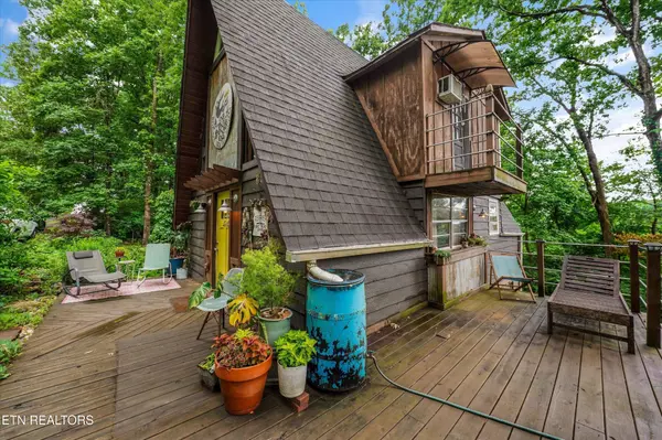 1535 Mayflower Lane, Dandridge, TN 37725
