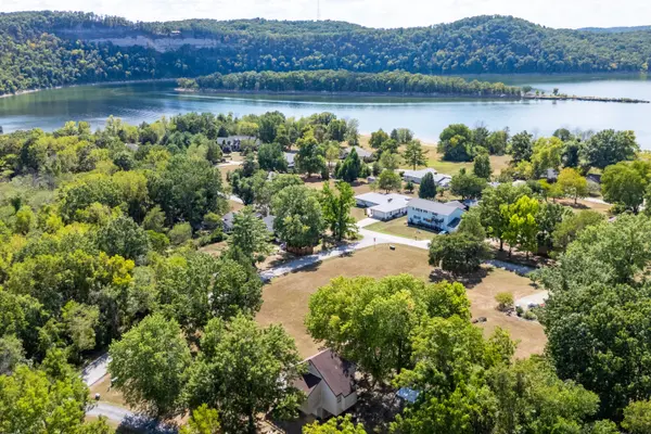 1208 Bear Den, Galena, MO 65656