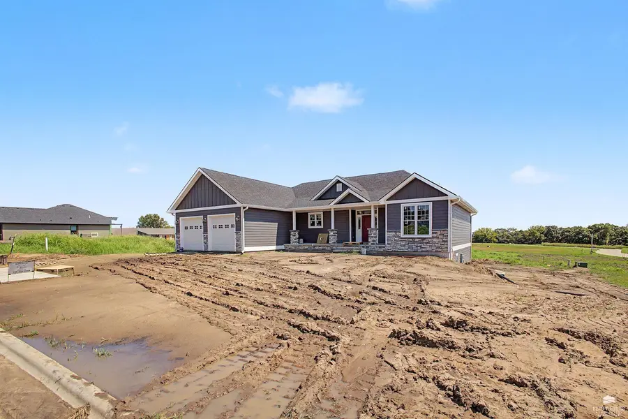 204 Overbrook DR, Wamego, KS 66547