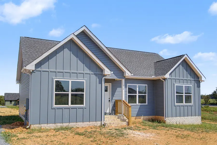 212 DJ Dr, Lafayette, TN 37083