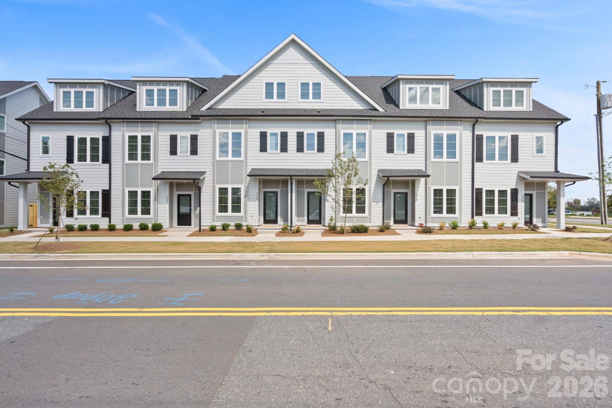 246 Freeland LN, Charlotte, NC 28217
