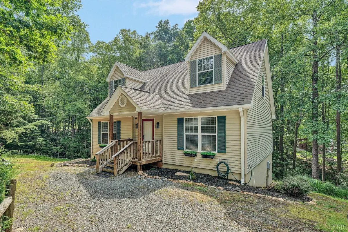 1113 Striper CT, Moneta, VA 24121