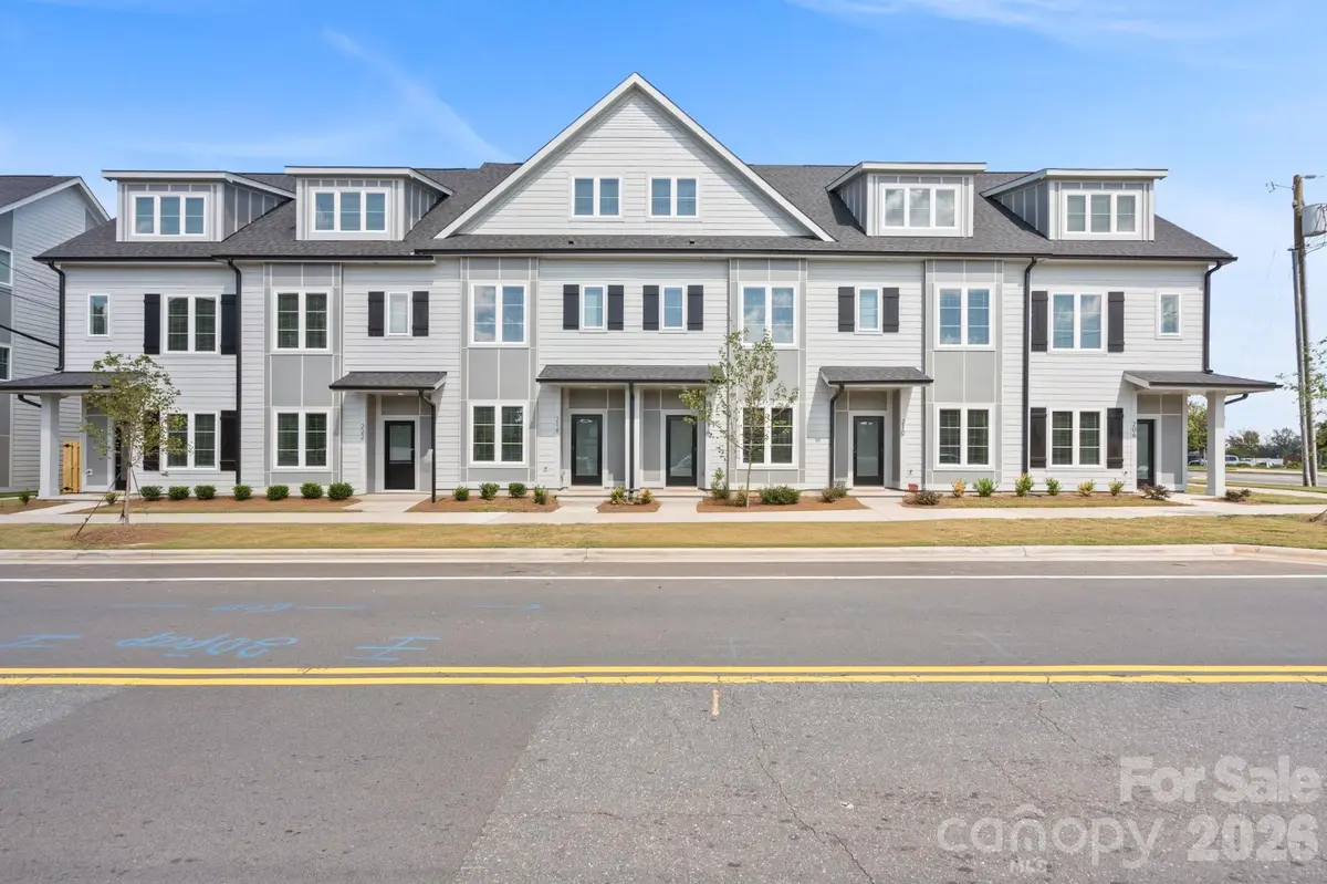 246 Freeland LN, Charlotte, NC 28217