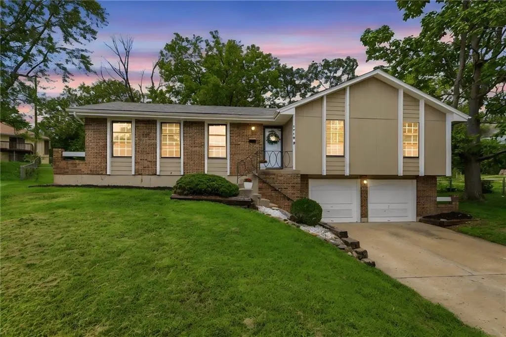 1718 E 97th TER, Kansas City, MO 64131